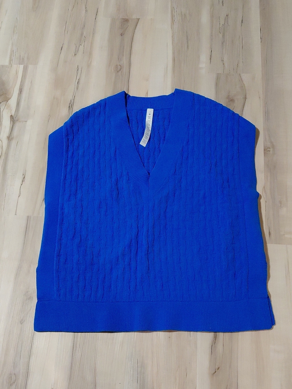 lululemon athletica Women's V-Neck Cable Knit Top - Bright Blue